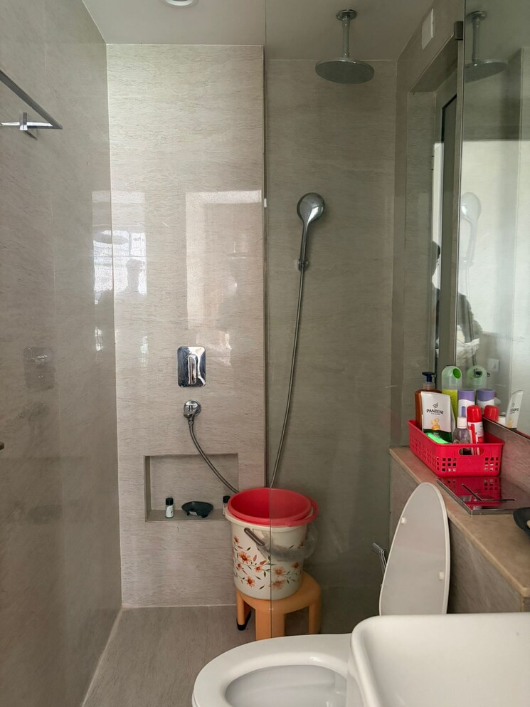 Bathroom, hiranandani-regent-hill 3 Bedroom 450 Sq.Ft. Apartment In Powai Mumbai 9822190