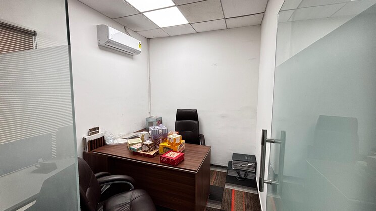 Cover Image, arv-park Commercial Office Space 750 Sq.Ft. In Sector 63 Noida 9822888