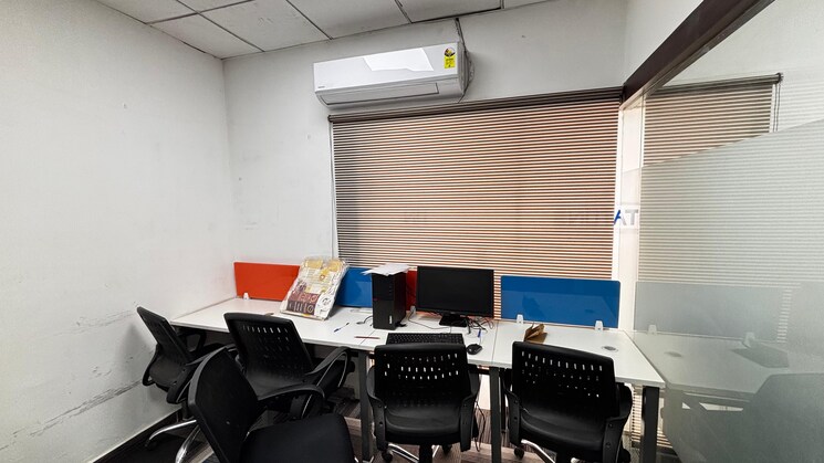Team Area, arv-park Commercial Office Space 750 Sq.Ft. In Sector 63 Noida 9822888