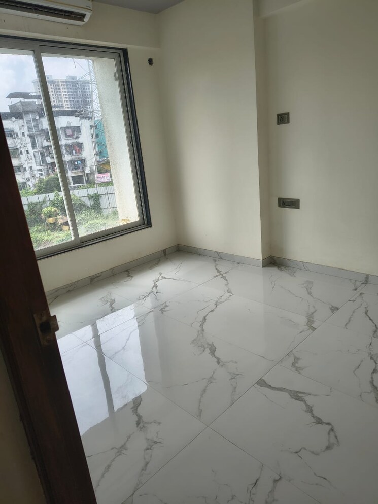 Room, sikeria-sahyadri-elite 1 Bedroom 597 Sq.Ft. Apartment In Pisawali N V Thane 9823046