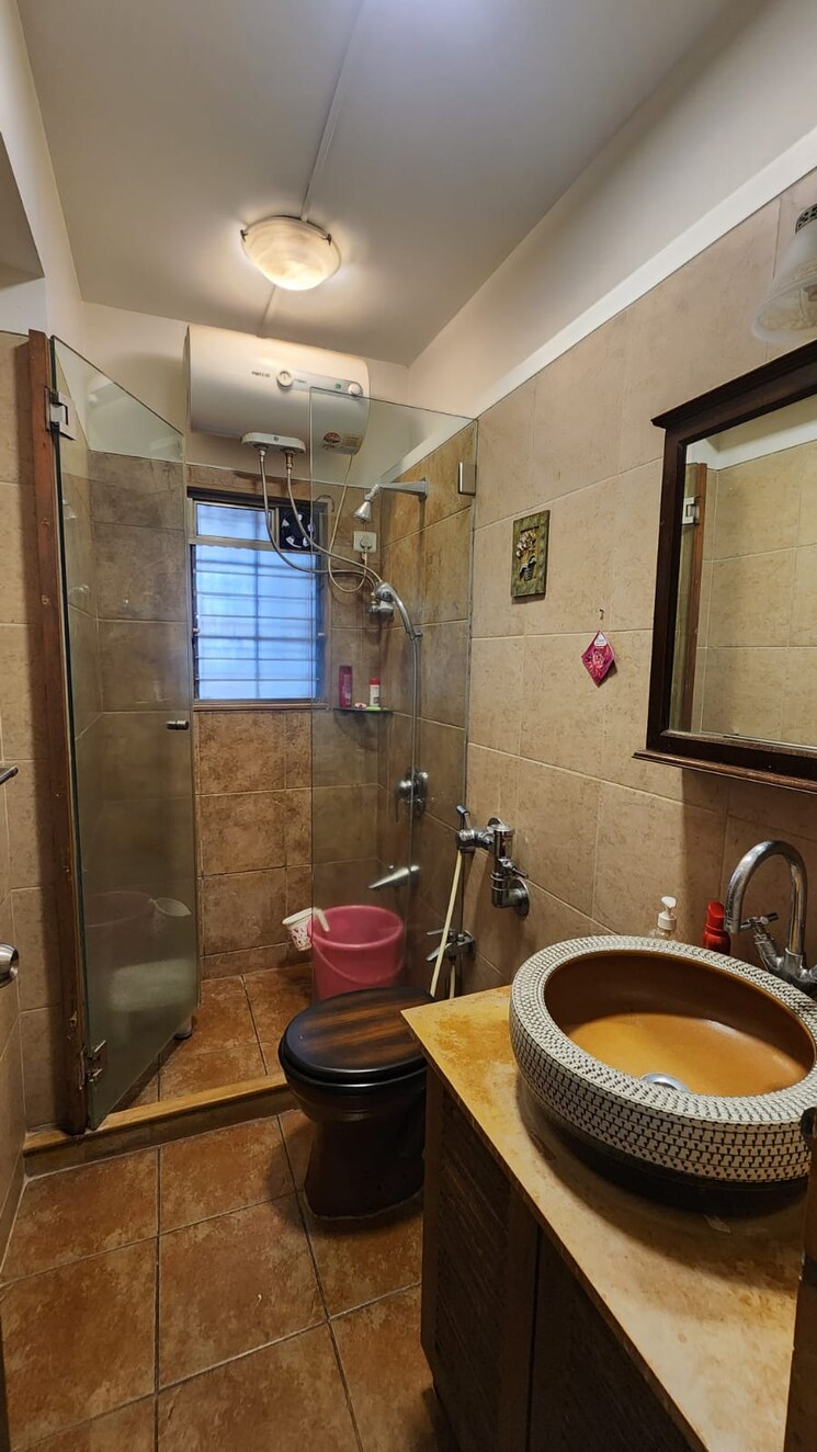 Bathroom, lokhandwala-residency 1 Bedroom 600 Sq.Ft. Apartment In Worli Mumbai 9823517