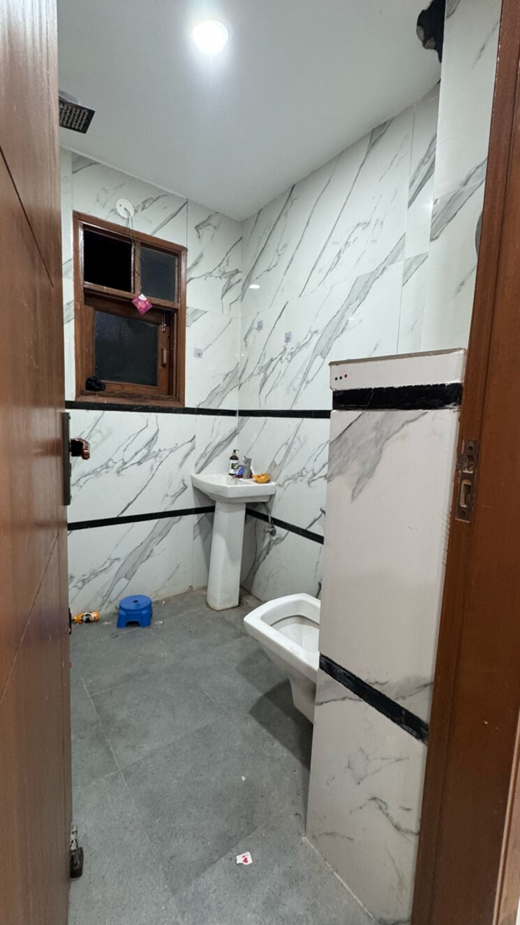 Bathroom, chattarpur 3 Bedroom 1200 Sq.Ft. Apartment In Chattarpur Delhi 9823661