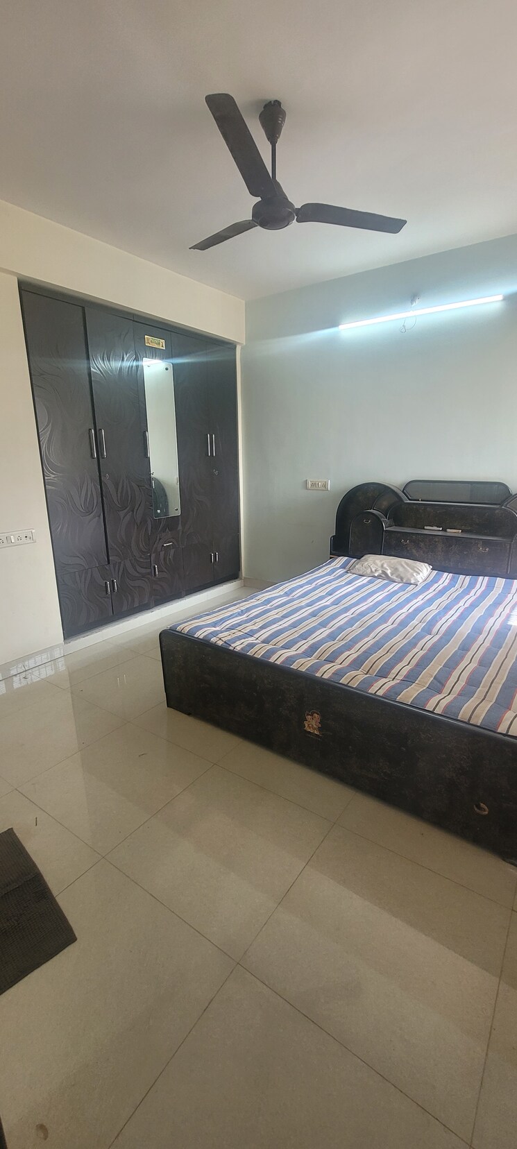 Room, happy-valley 2 Bedroom 783 Sq.Ft. Apartment In Manpada Thane 9823558