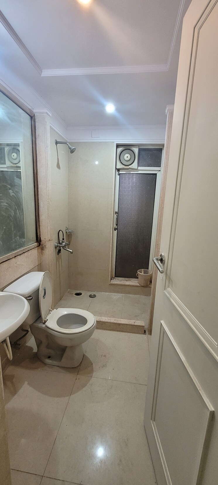 Bathroom, hiranandani-buttercup 2 Bedroom 999 Sq.Ft. Apartment In Manpada Thane 9823856