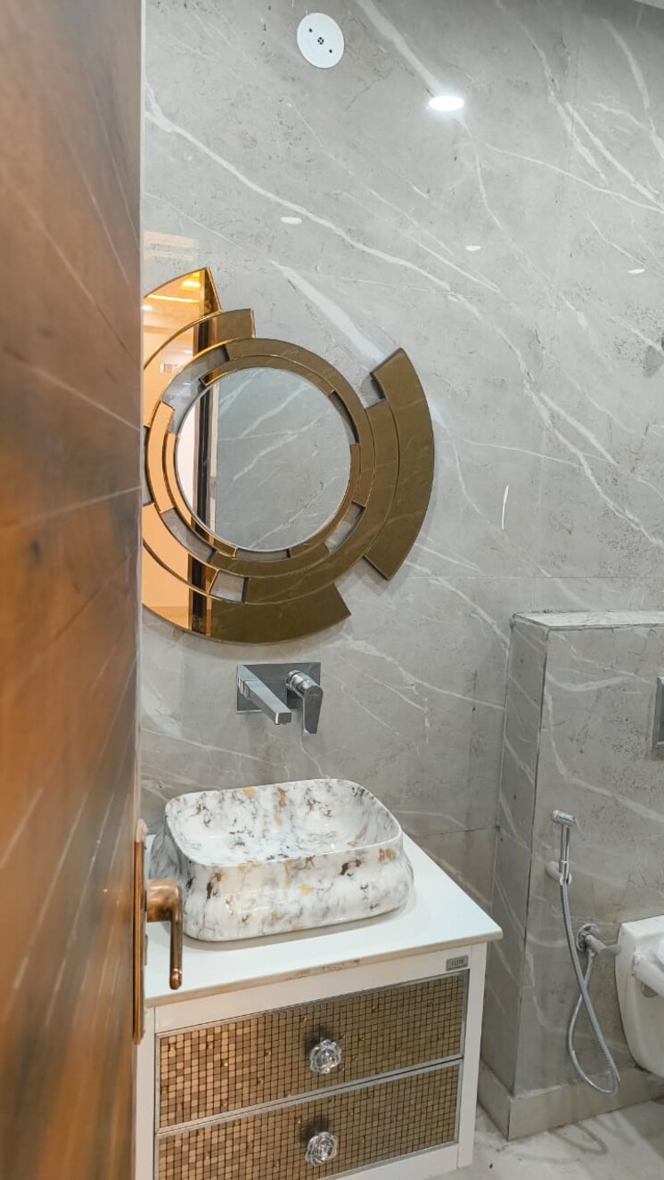 Bathroom, janakpuri 3 Bedroom 1200 Sq.Ft. Builder Floor In Janakpuri Delhi 9824106