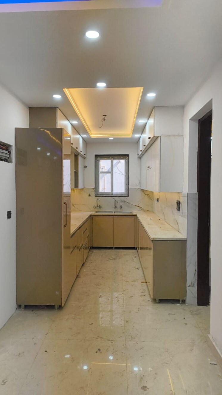 Bathroom, janakpuri 3 Bedroom 1200 Sq.Ft. Builder Floor In Janakpuri Delhi 9824106
