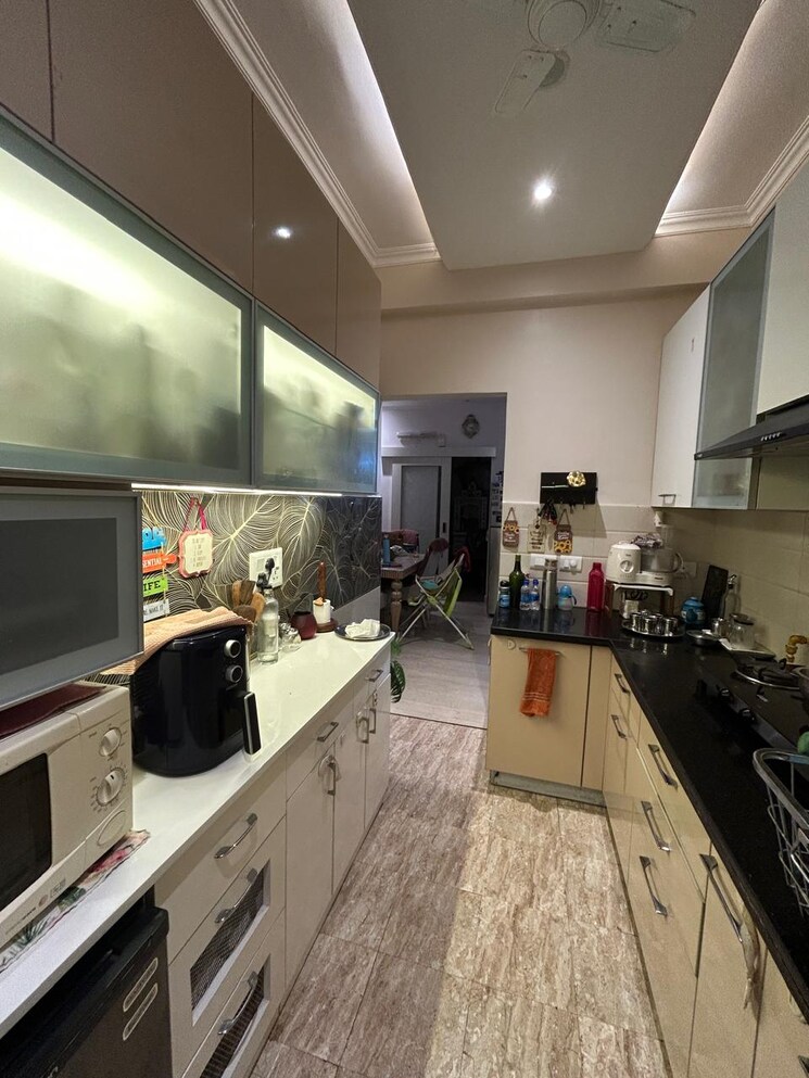 Kitchen, shree-vardhman-victoria 2.5 Bedroom 1350 Sq.Ft. Apartment In Sector 70 Gurgaon 9824117