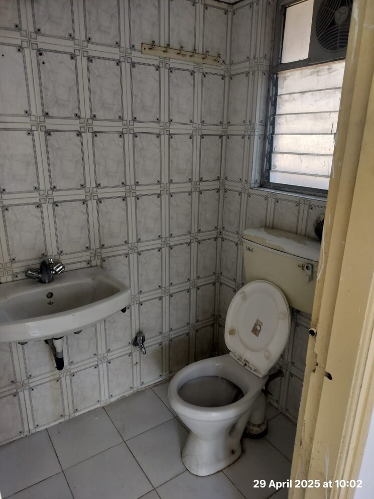 Bathroom, kumar-urban-kubera-colony 2 Bedroom 870 Sq.Ft. Apartment In Kondhwa Pune 9824498