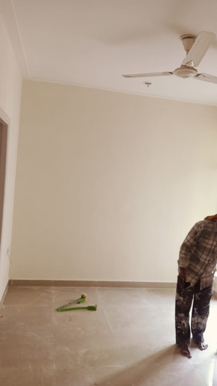 Room, gaur-city-2-12th-avenue 2.5 Bedroom 1225 Sq.Ft. Apartment In Sector 16c Greater Noida Greater Noida 9824845