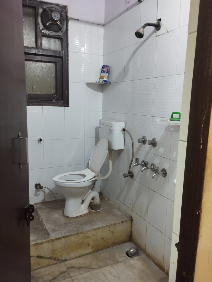 Bathroom, nextra-the-address 3 Bedroom 950 Sq.Ft. Builder Floor In Mayur Vihar Phase 1 Delhi 9824939