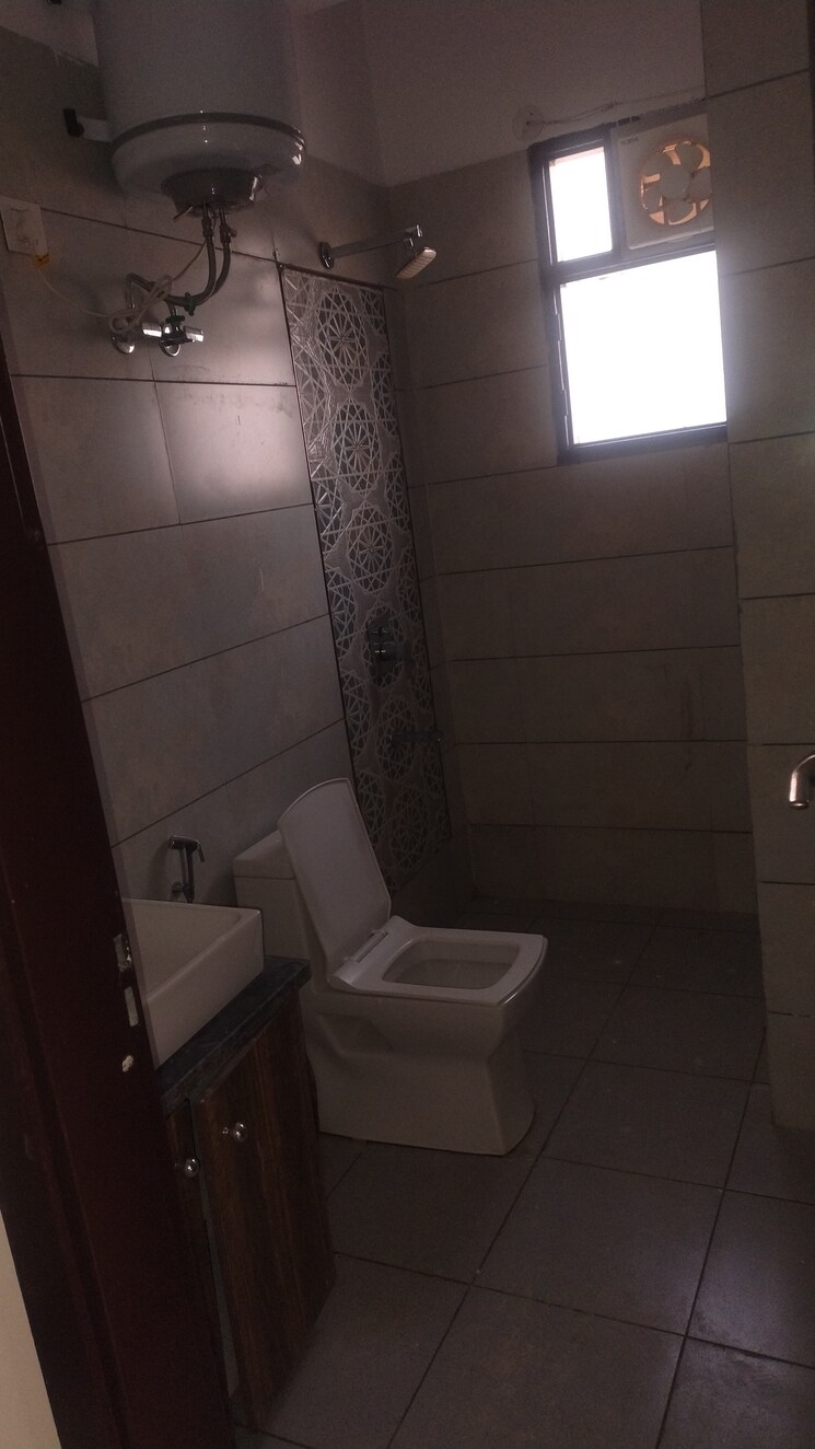 Bathroom, surendra-avenue-69 3 Bedroom 1800 Sq.Ft. Builder Floor In Sector 69 Gurgaon 9825450