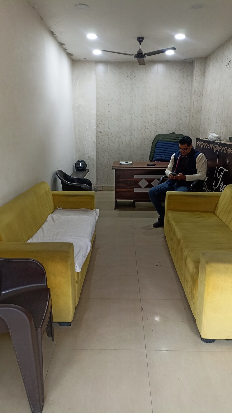 Living Room, svp-gulmohur-garden-phase-2 Commercial Shop 350 Sq.Ft. In Raj Nagar Extension Ghaziabad 9825640