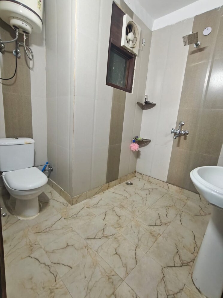 Bathroom, sector 47 3 Bedroom 1950 Sq.Ft. Builder Floor In Sector 47 Gurgaon 9825657