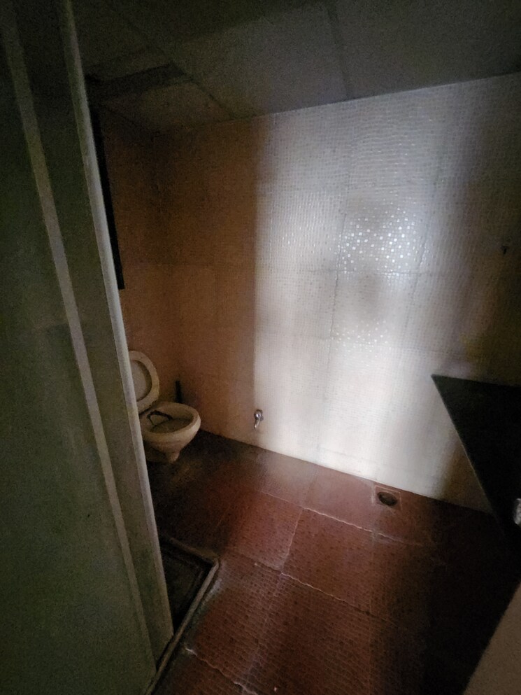 Attached Bathroom, brahma-emerald-county 2 Bedroom 1000 Sq.Ft. Apartment In Kondhwa Pune 9825719