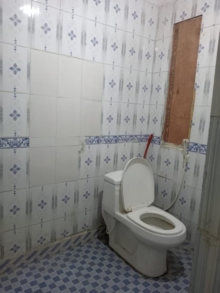 Bathroom, arun-vihar-sector-37 2 Bedroom 1200 Sq.Ft. Independent House In Sector 37 Noida 9825935