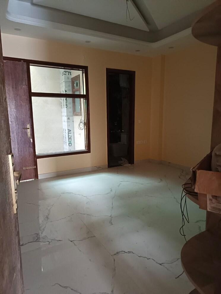 Room, sector 31 3 Bedroom 1250 Sq.Ft. Independent House In Sector 31 Noida 9825949