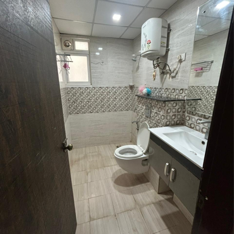 Bathroom, mi-rustle-court 3.5 Bedroom 2350 Sq.Ft. Apartment In Malesemau Lucknow 9825956