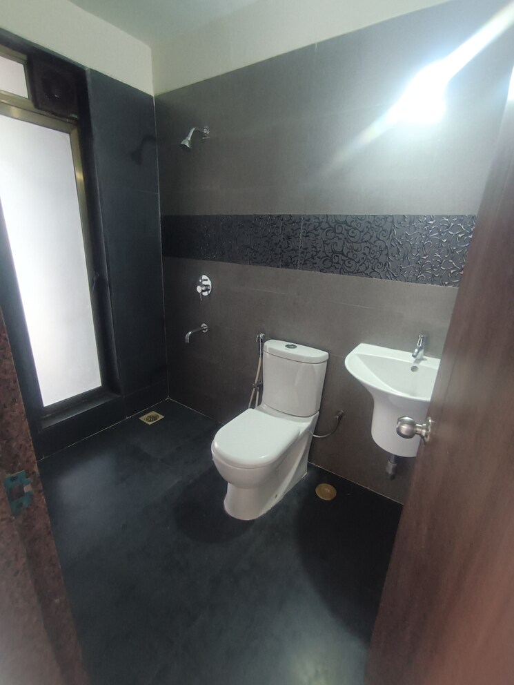 Bathroom, acme-avenue 3 Bedroom 1600 Sq.Ft. Apartment In Kandivali West Mumbai 9826127