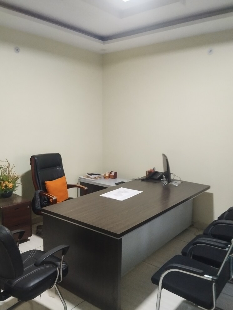 Team Area, vibhuti khand Commercial Office Space 880 Sq.Ft. In Vibhuti Khand Lucknow 9826481