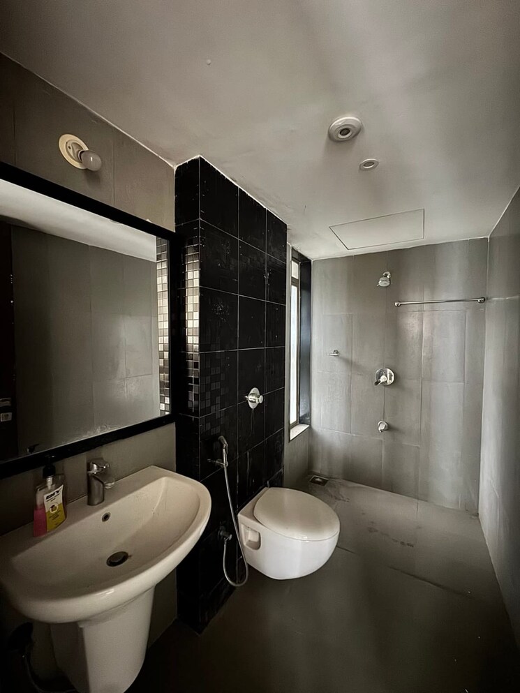 Bathroom, lodha-splendora 3 Bedroom 953 Sq.Ft. Apartment In Ghodbunder Road Thane 9827019