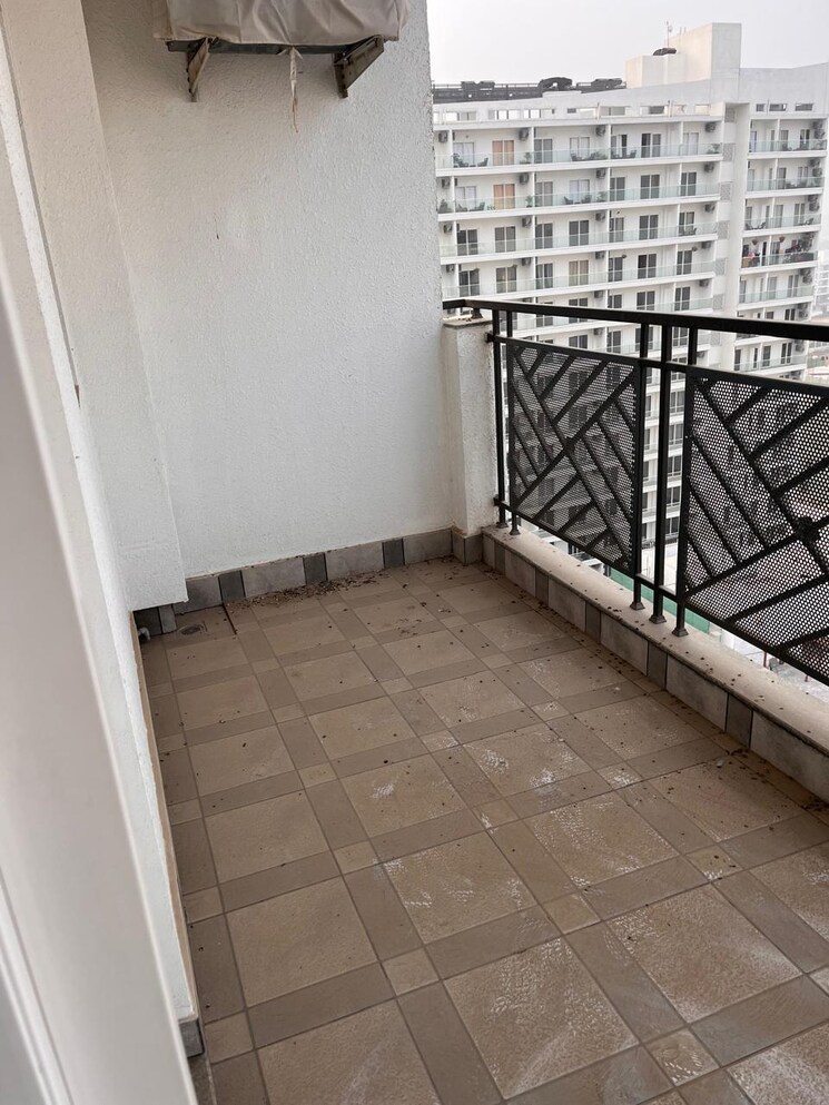 Balcony, central-park-flower-valley-aqua-front-towers 3 Bedroom 1789 Sq.Ft. Apartment In Sohna Sector 33 Gurgaon 9827531