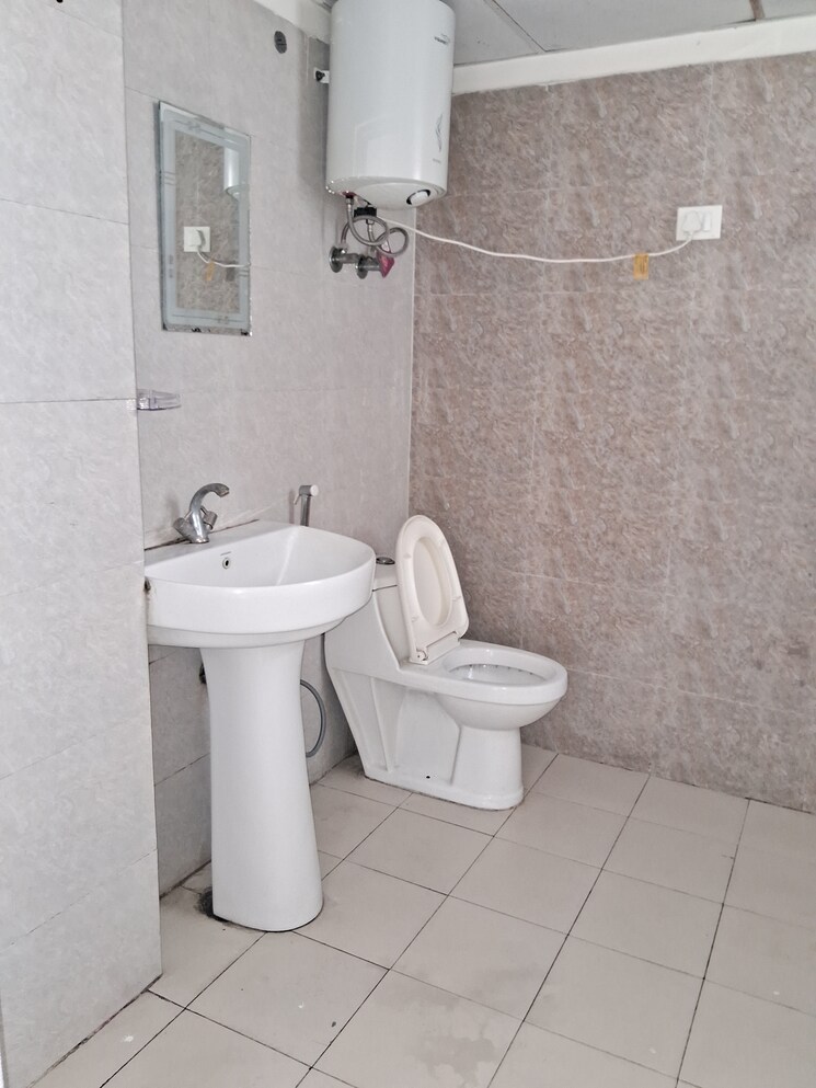 Bathroom, mittal-rajnagar-residency 3.5 Bedroom 1674 Sq.Ft. Apartment In Raj Nagar Extension Ghaziabad 9827742