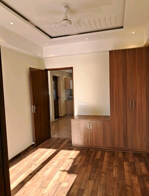 Room in 3 BHK Apartment at Suncity Vatsal Valley, Gwal Pahari – for Rent