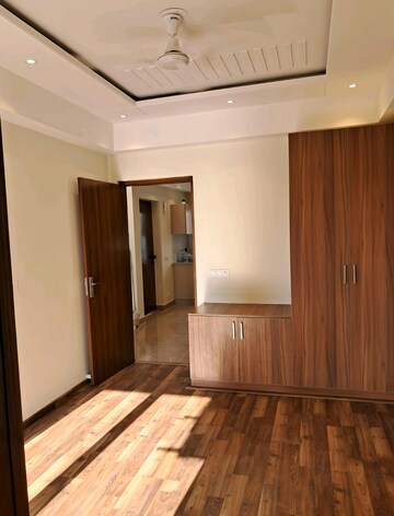 Room in 3 BHK Apartment at Suncity Vatsal Valley, Gwal Pahari – for Rent