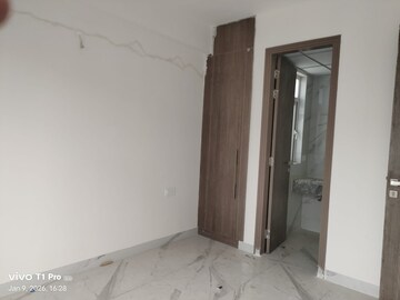 Room in 2.5 BHK Builder Floor at Smart World Gems, Sector 89 – for Rent