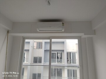 Room in 2.5 BHK Builder Floor at Smart World Gems, Sector 89 – for Rent