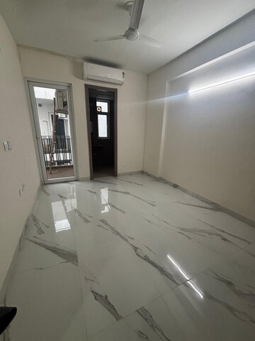 Room in 2.5 BHK Apartment at Smart World Gems, Sector 89 – for Rent