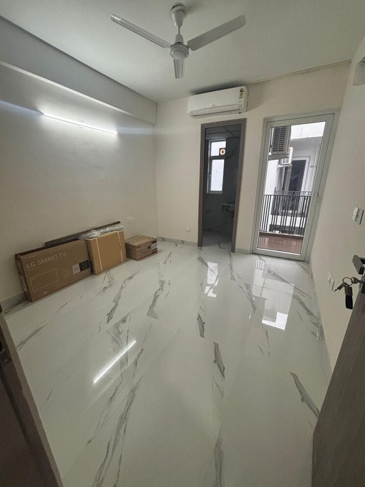 Kitchen, smart-world-gems 2.5 Bedroom 1620 Sq.Ft. Apartment In Sector 89 Gurgaon 9831313