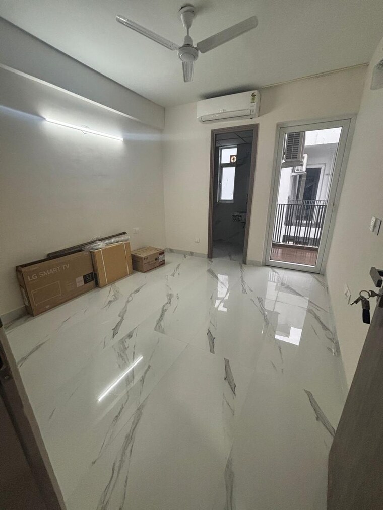 Kitchen, smart-world-gems 2.5 Bedroom 1620 Sq.Ft. Apartment In Sector 89 Gurgaon 9831313