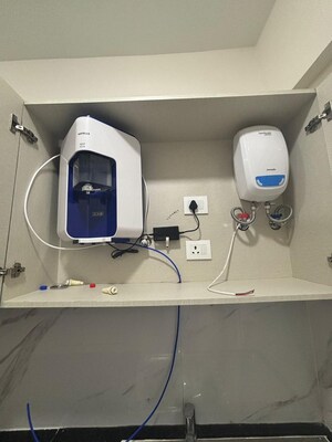 Master Bedroom in 2.5 BHK Apartment at Smart World Gems, Sector 89 – for Rent