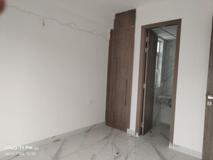 Room in 2.5 BHK Builder Floor at Smart World Gems, Sector 89 – for Rent