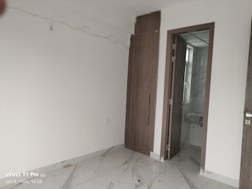 Room in 2.5 BHK Builder Floor at Smart World Gems, Sector 89 – for Rent
