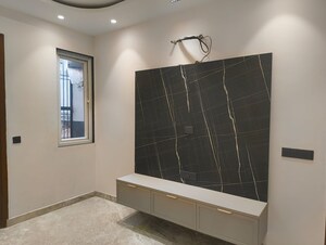 Furnished Amenities in 3 BHK Builder Floor at Vikas Puri – for Sale