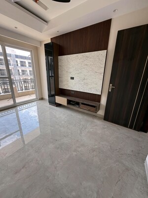 Room in 3 BHK Apartment at CS Roseate 63, Sector 63a – for Rent