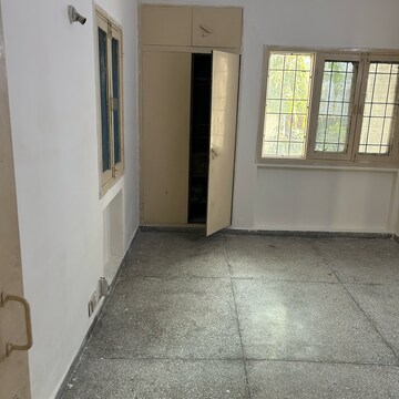 Room in 3 BHK Apartment at Rwa Jalvayu Vihar Noida, Sector 25 – for Rent