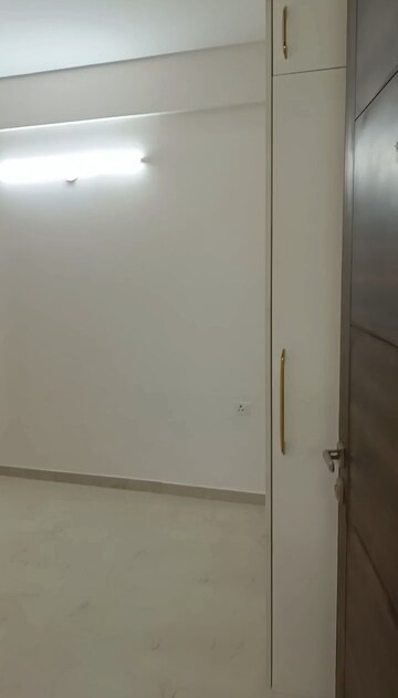 Room in 3 BHK Apartment at Smart World Gems, Sector 89 – for Rent