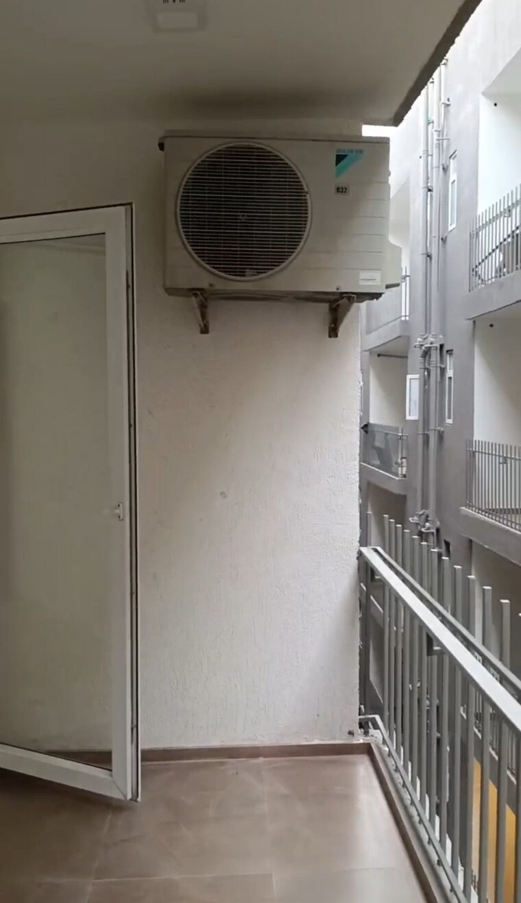 Bathroom, smart-world-gems 3 Bedroom 1423 Sq.Ft. Apartment In Sector 89 Gurgaon 9831688