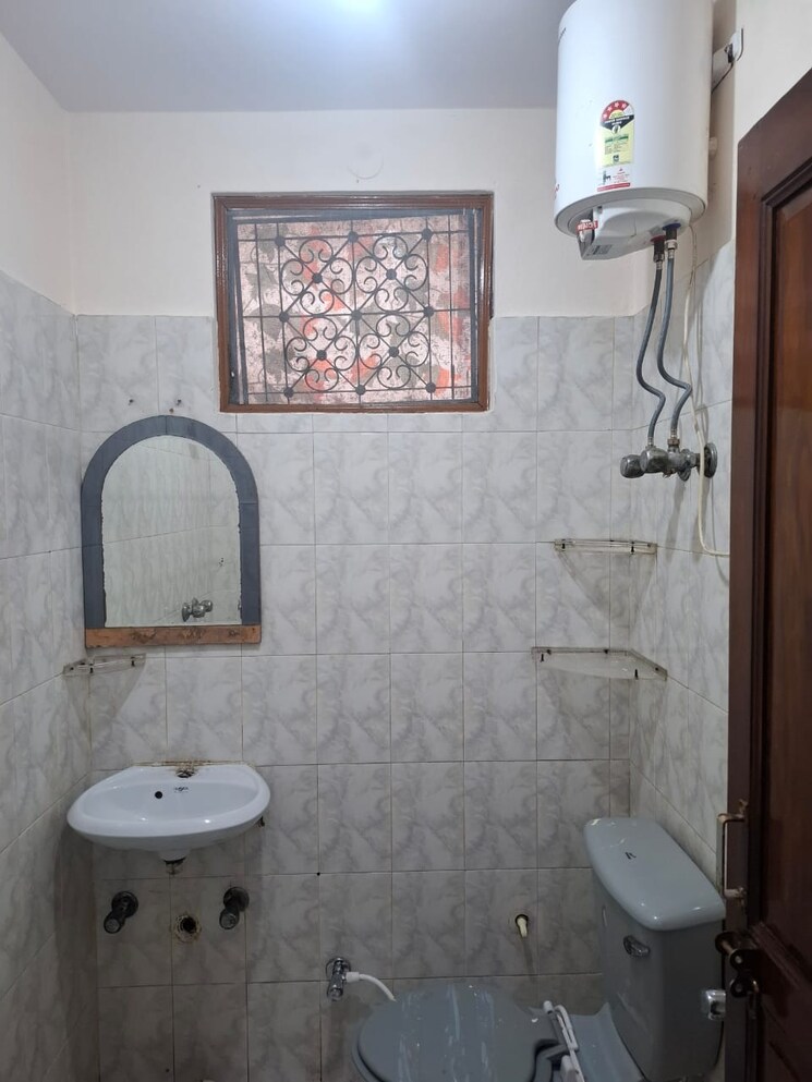 Bathroom, zara-rossa 3 Bedroom 773 Sq.Ft. Apartment In Sector 112 Gurgaon 9831846