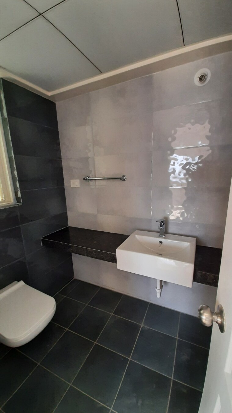 Bathroom, utsav-51-balewadi-residences 2 Bedroom 708 Sq.Ft. Apartment In Balewadi Pune 9831835