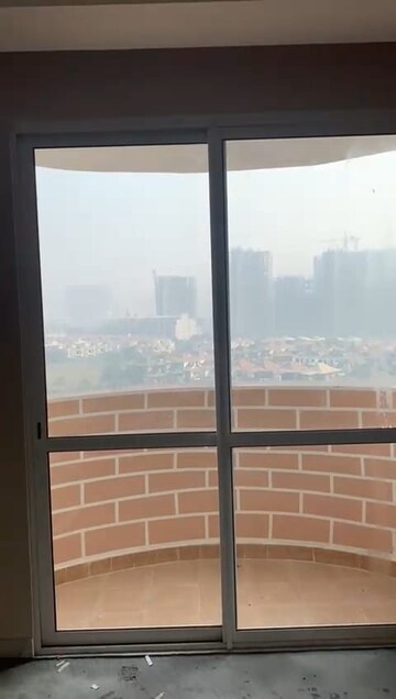 Room in 3 BHK Apartment at Jaypee Greens Knight Court, Sector 128 – for Rent