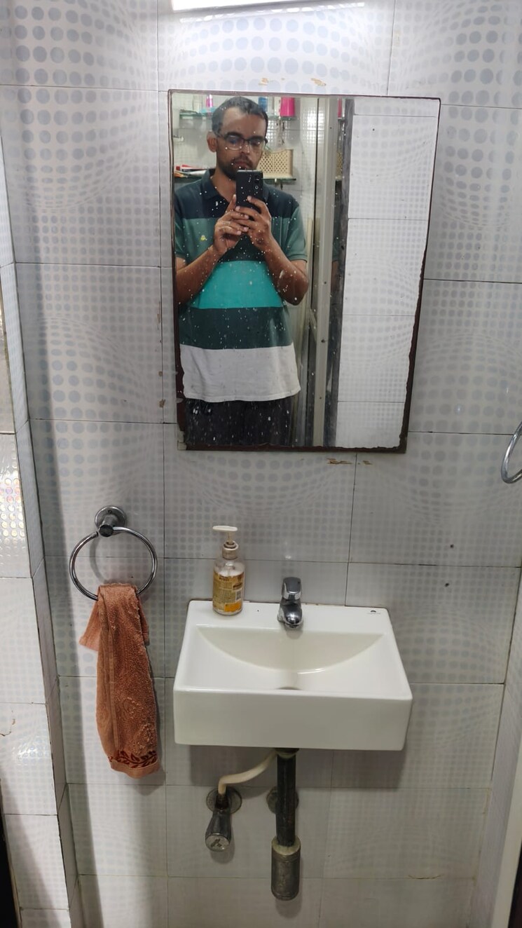 Bathroom, manish-sun-flower-apartment 1 Bedroom 550 Sq.Ft. Apartment In Andheri West Mumbai 9831880