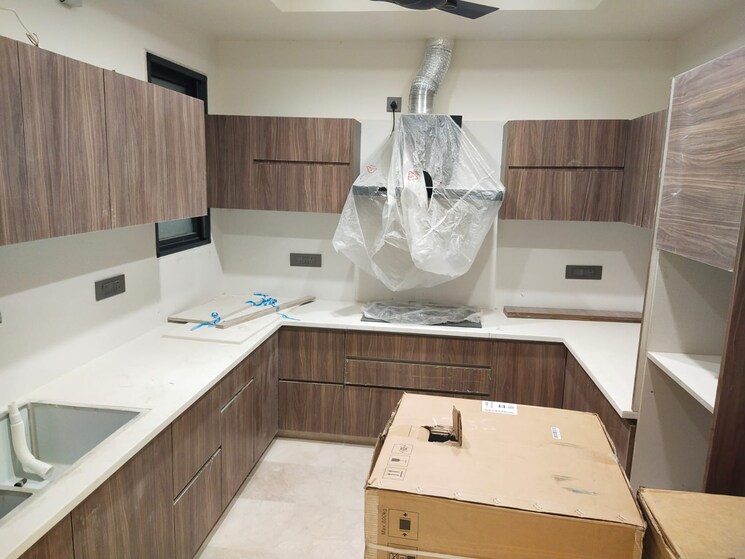 Team Area, dlf phase ii 4 Bedroom 300 Sq.Yd. Builder Floor In Dlf Phase ii Gurgaon 9831910