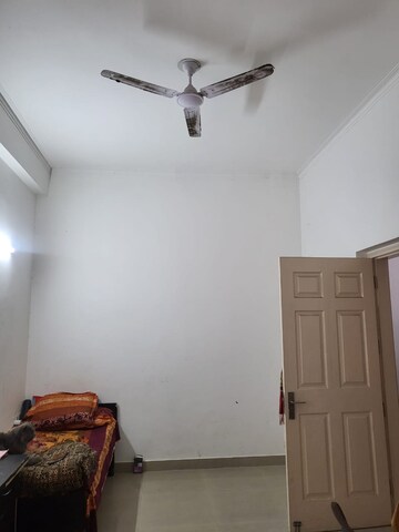 Furnished Amenities in 3 BHK Villa at Paramount Golfforeste Villas, Zeta I Greater Noida – for Sale