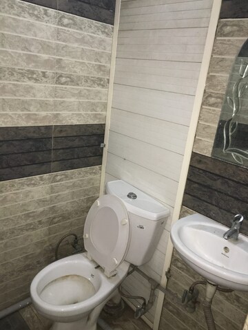 Master Bedroom in 3 BHK Apartment at New Friends Colony – for Rent