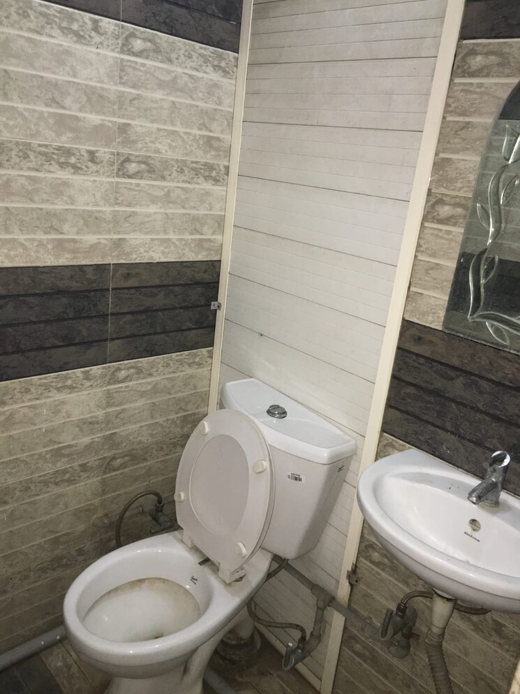 Master Bedroom, new friends colony 3 Bedroom 300 Sq.Yd. Apartment In New Friends Colony Delhi 9831908