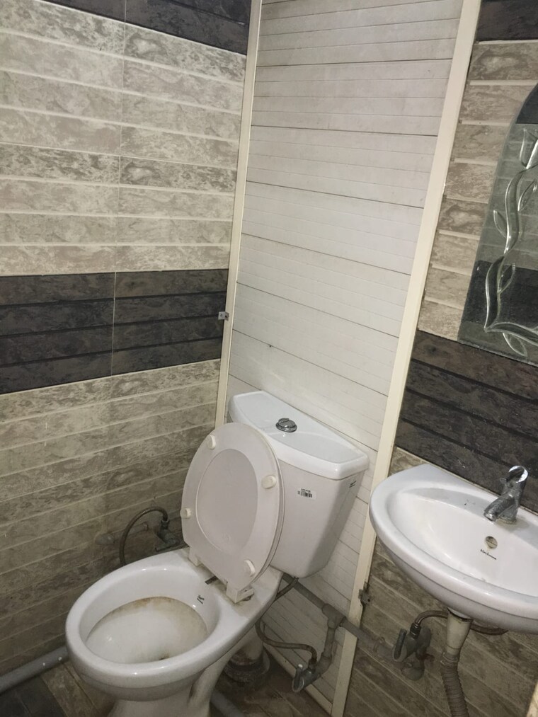 Master Bedroom, new friends colony 3 Bedroom 300 Sq.Yd. Apartment In New Friends Colony Delhi 9831908